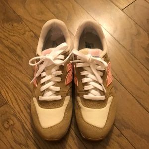 New Balance Classic Running Shoes (Womens 7B)